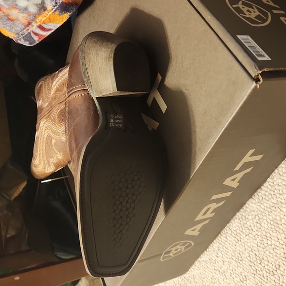 Ariat - Picture 5 of 5